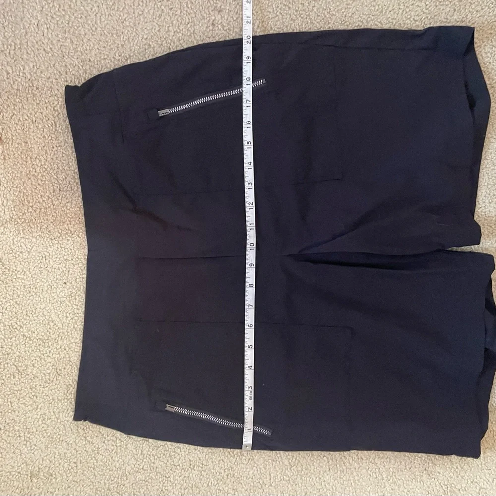 Athleta Trekkie Shorts - Picture 3 of 4